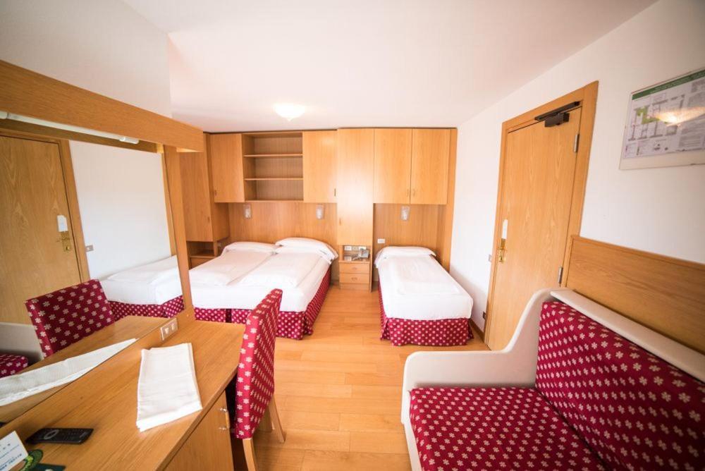 Hotel Due Spade โฟลกาเรีย ภายนอก รูปภาพ